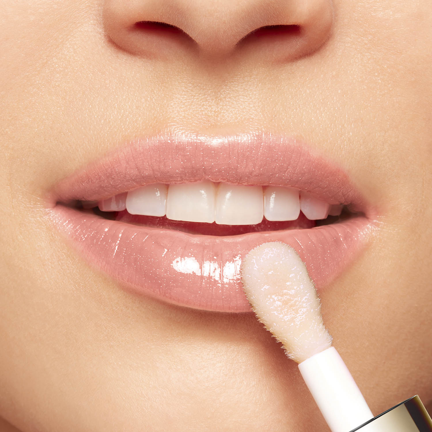 LIP COMFORT OIL (ACEITE NUTRITIVO PARA UNOS LABIOS BRILLANTES Y REALZADOS)